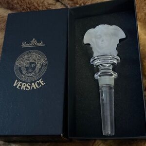 NEW IN BOX VERSACE ROSENTHAL CRYSTAL MEDUSA WINE STOPPER GREAT GIFT